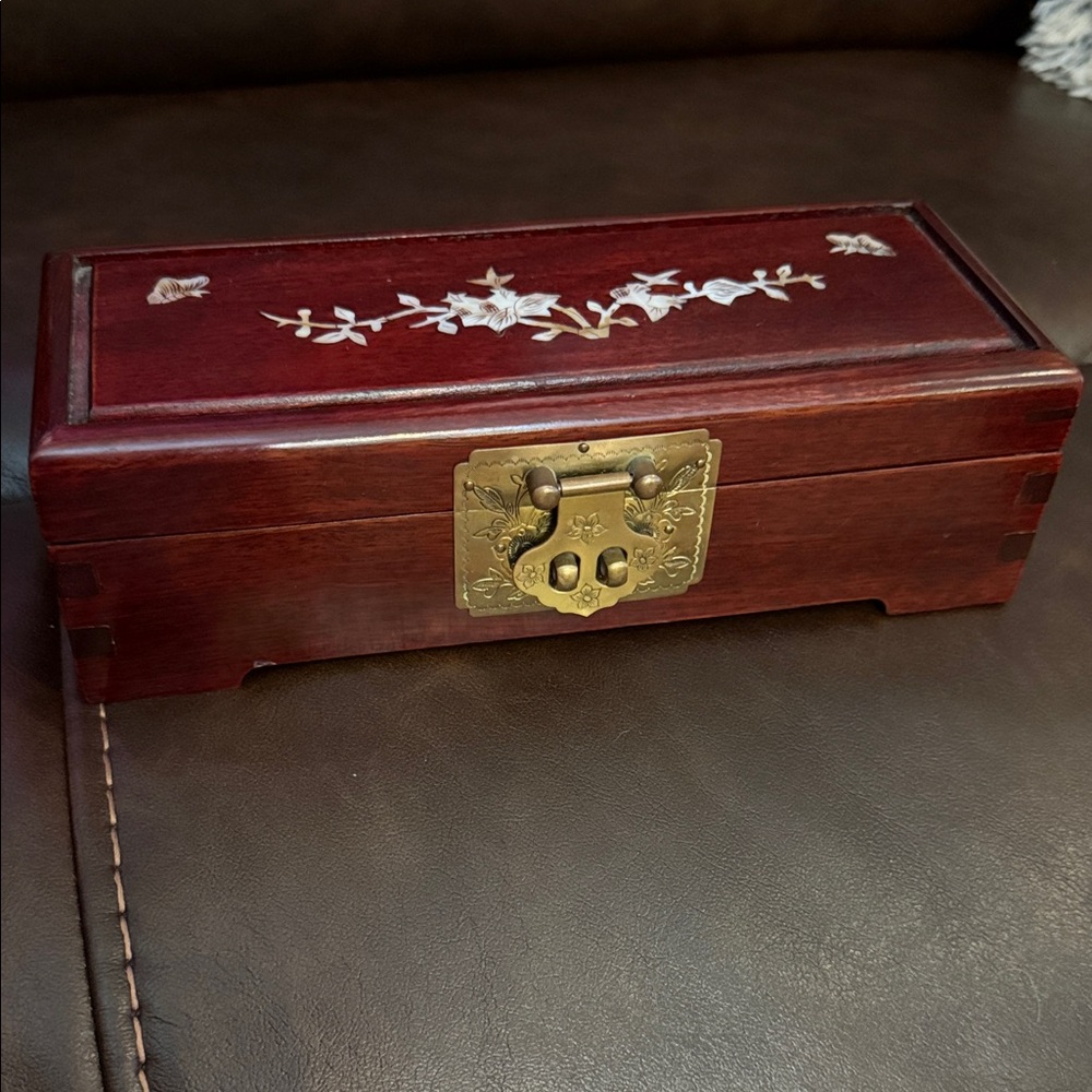 Elegant Wooden Jewelry Box with Floral Inlay